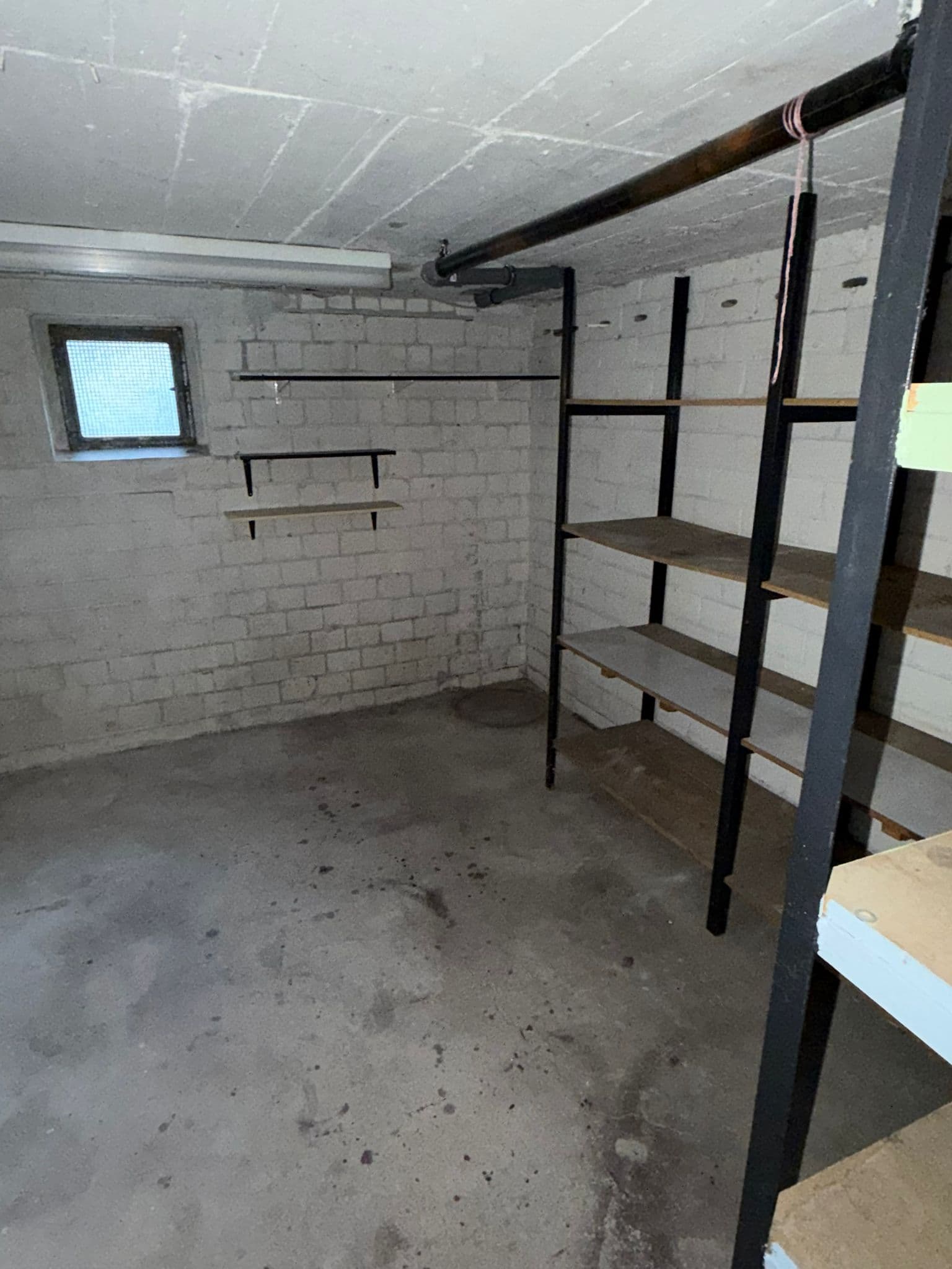 Nachher-Bild eines leergeräumten Kellerraums in Recklinghausen